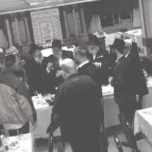 הרב עופר ארז האם מותר לערוך סעודה בבית כנסת